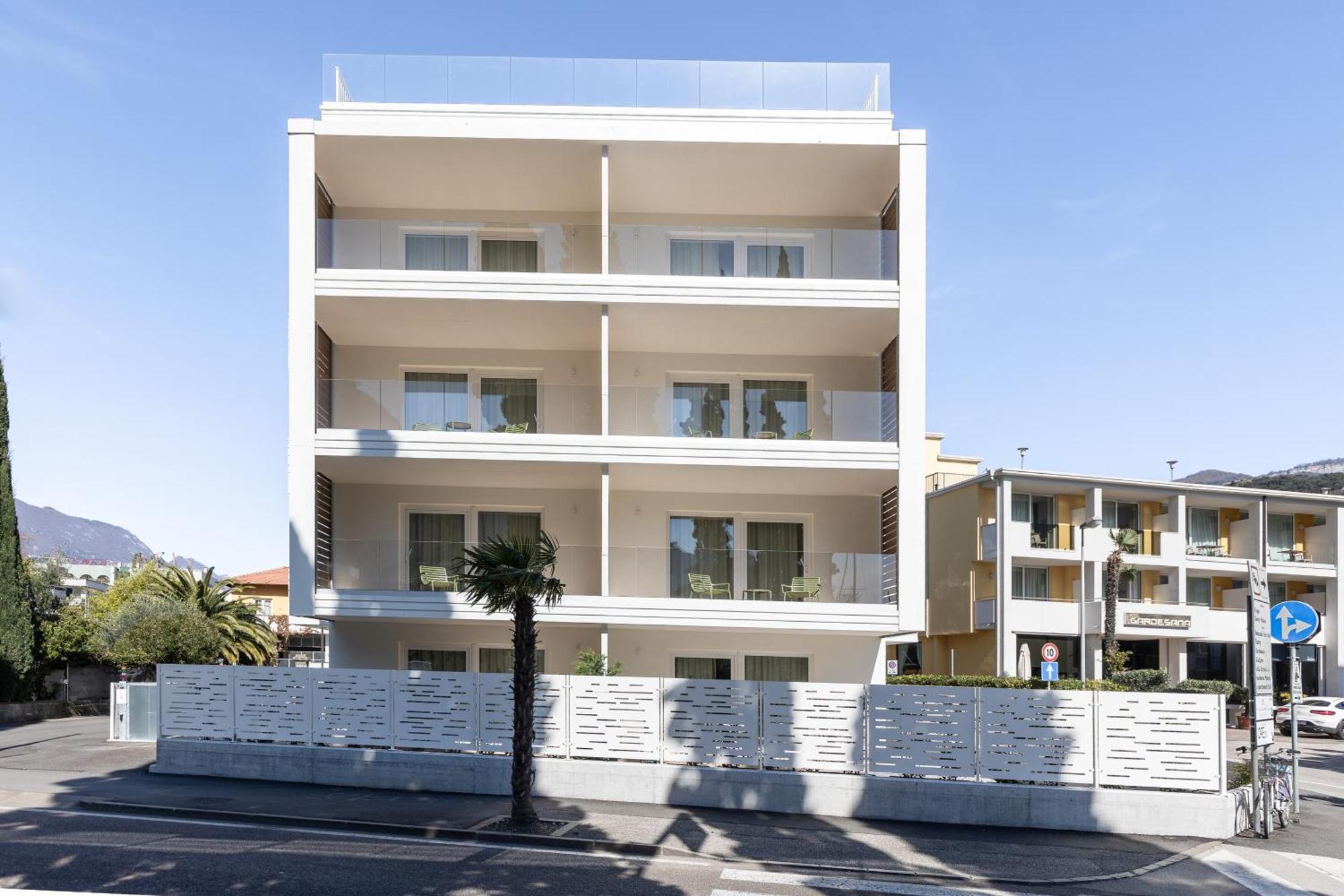 Lake Side Suites Riva del Garda Exterior photo